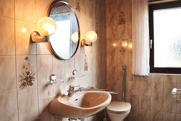 Tageslichtbad mit Dusche EG