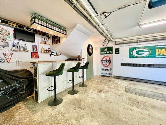 26_Bar in Garage.jpeg