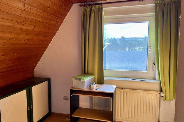 DG - Zimmer zur Straße links