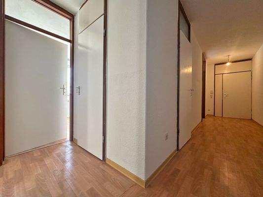 Intelligente Raumaufteilung im Flur kombiniert maximale Funktionalität