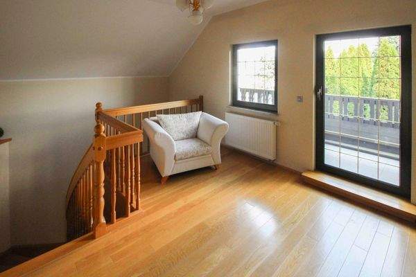 Flur Dachgeschoss mit Zugang zum Balkon