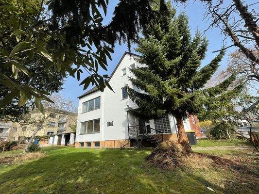 Gesamtansicht von der Zufahrt aus