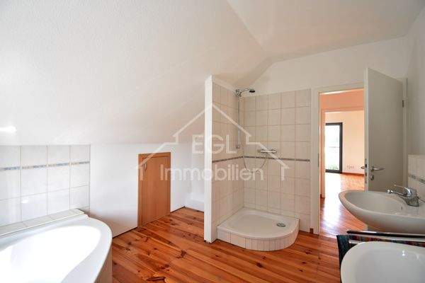 OG - Bad m. Wanne, Dusche .jpg