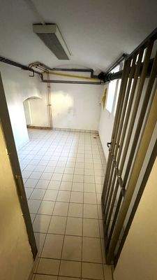 Dokumentenarchiv im Keller