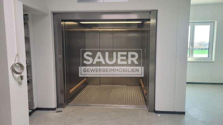 2.OG Zugang Lastenfahrstuhl