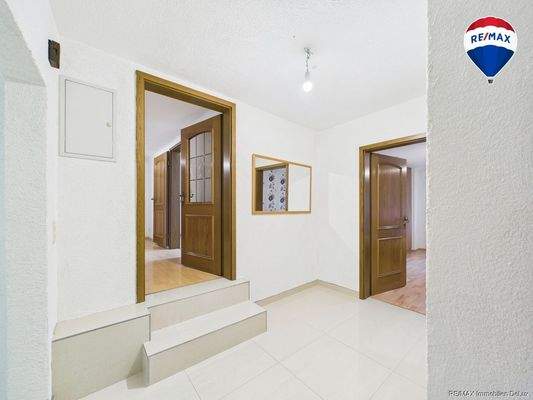 REMAX Immobilien DeLux Einfamilienhaus  Bebelsheim Diele Mark Borowicz