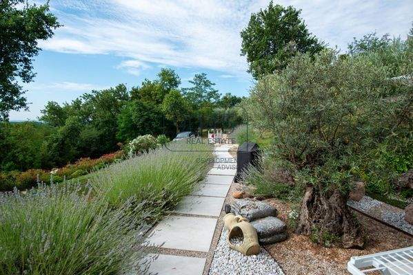 Eckreihenhaus-Villa mit großem Garten in Castion Veronese - Gardasee