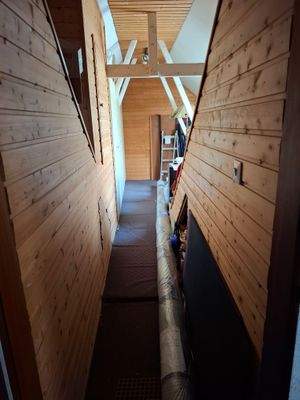 2. Zimmer im OG mit Durchgang zum weiteren Zimmer