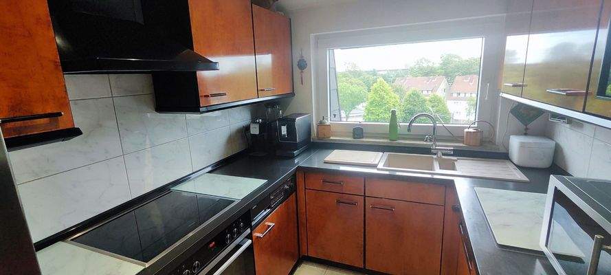 links Waschma. mit Trockner