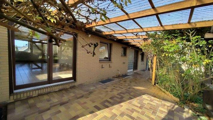 Terrasse und Haustür