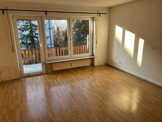 Zimmer mit Balkonzugang