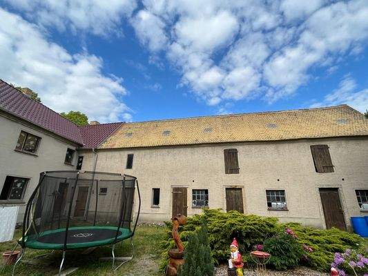 Hof innen mit Nebengelass