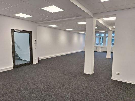 Bürofläche beleuchtet