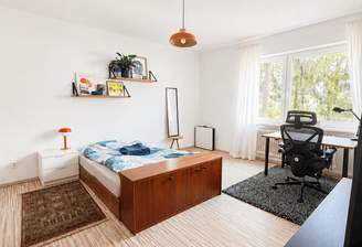 Geräumiges Schlafzimmer