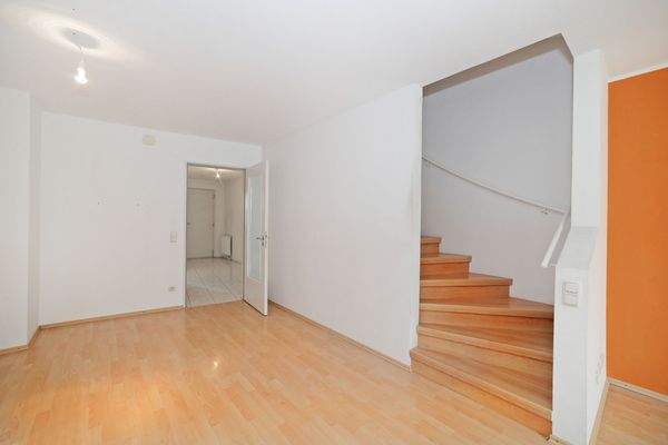 Treppe zum Obergeschoss