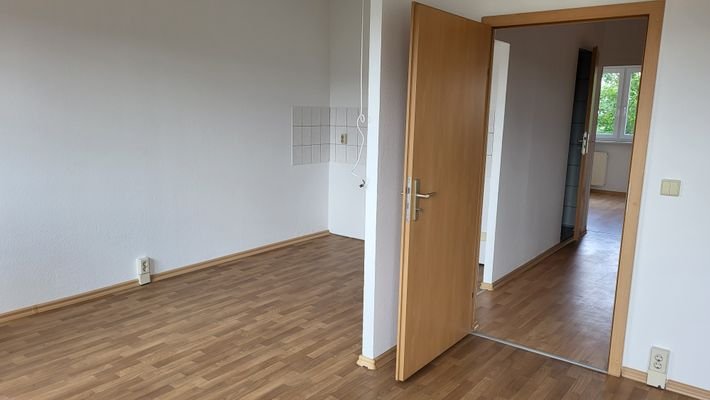 Wohnzimmer- Blick zur offenen Küche -.jpg