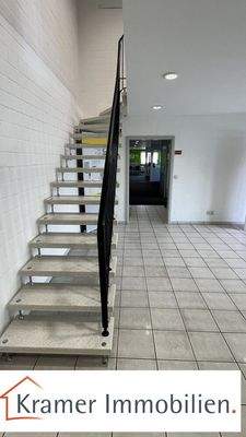 Aufgang zum Schulungsraum + Lager (2)