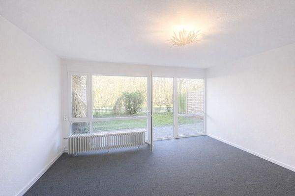 Wohnzimmer mit Zugang zur Terrasse