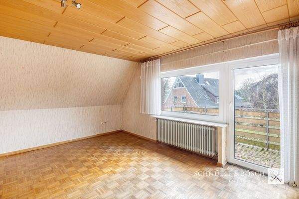 Großes Schlafzimmer mit Balkon