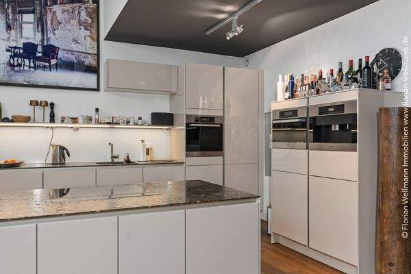... inklusive Kochinsel und ...