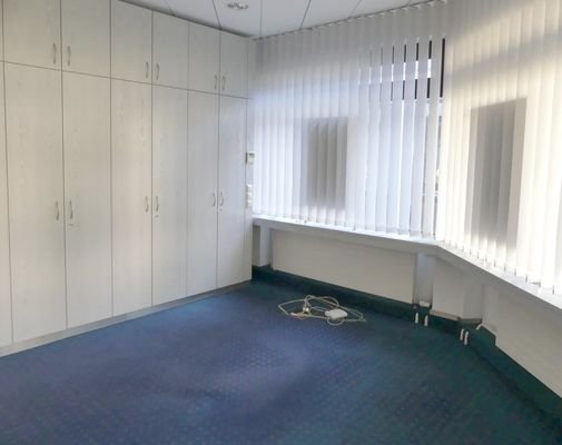 12_Eckzimmer_mit_Einbauschrank.JPG