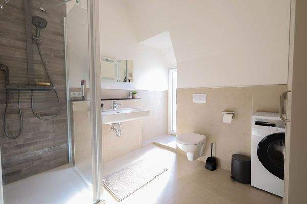 Dachgeschoss - Badezimmer