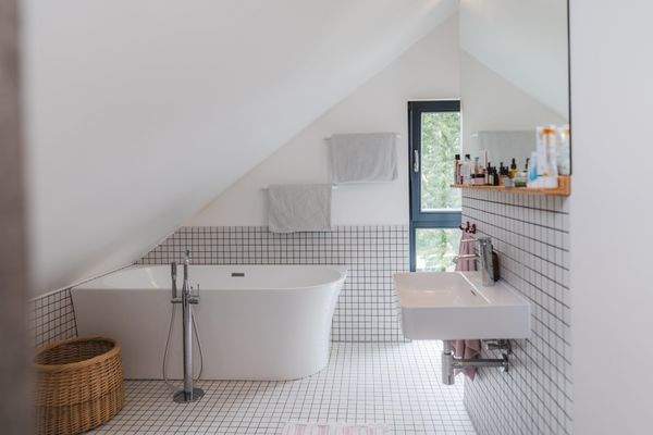 Bad im Dachgeschoss