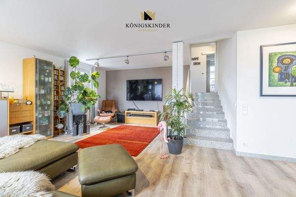 Blick zur Treppe zum oberen Bereich