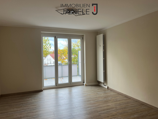 Wohnzimmer mit Balkon