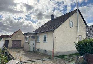 Ansicht mit Garage