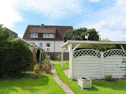 Aussenansicht hinten mit Gartenterrasse 2