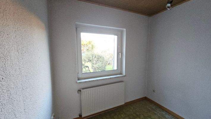 OG kleines Schlafzimmer 1.jpg