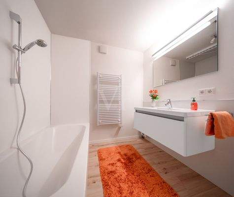 Untergeschoss - Badezimmer - möbliert