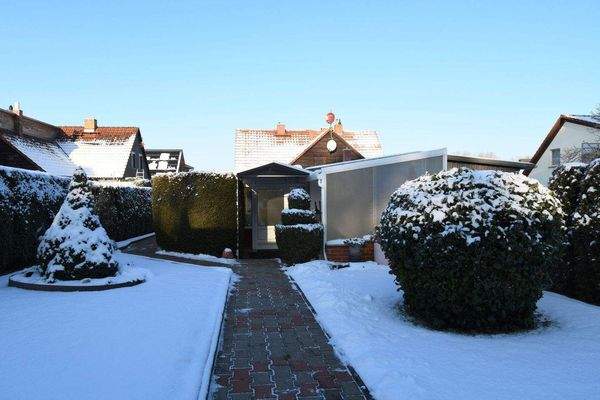 Blick vom Garten zum Haus