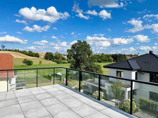 sehr großer Balkon mit herrlichem Blick