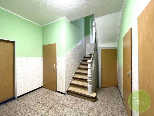 Gepflegtes Treppenhaus.