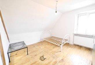 Schlaf-/Kinderzimmer links