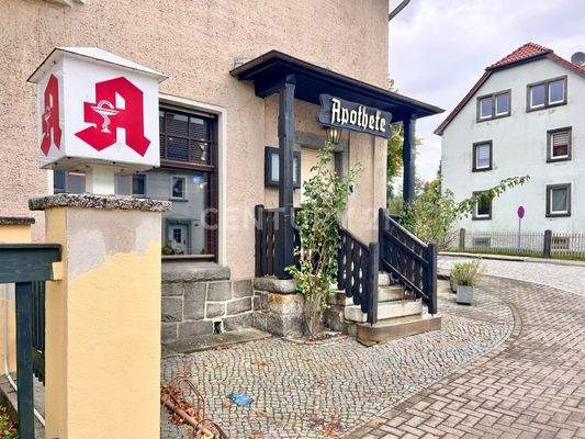 Charmanter Eingang zur Apotheke