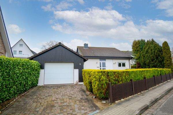 Hausansicht / Garage