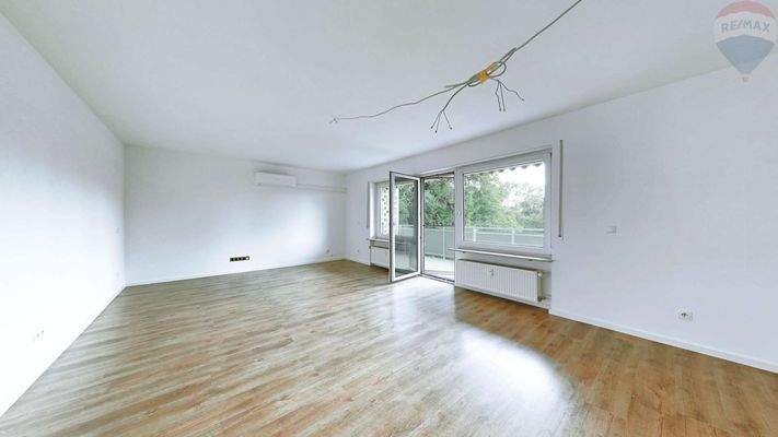 Wohnzimmer_mit_Balkon