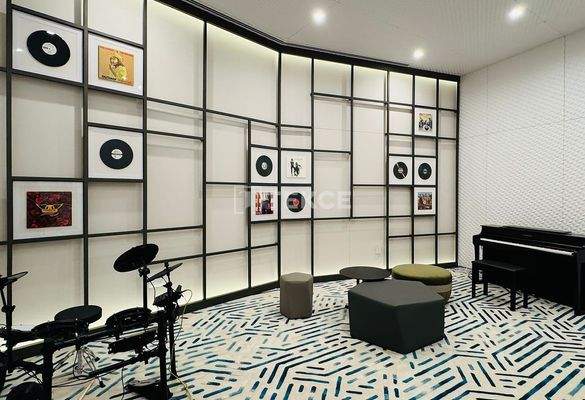 Furnished Apartment with Pool and Sauna in Dubai Marina