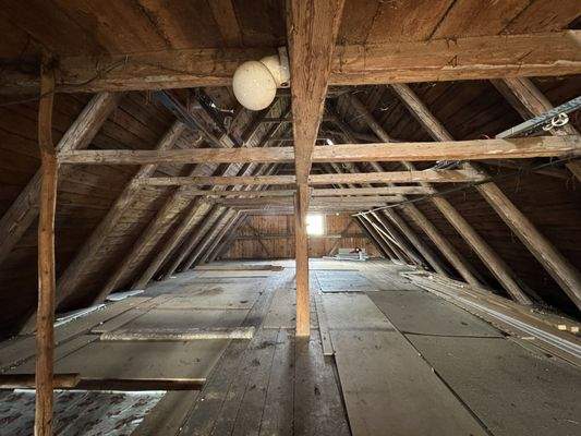 ausbaubarer Dachboden