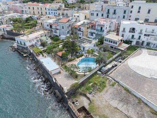 Prestigevilla in Ischia Ponte – Ein Juwel auf den Klippen der Insel Ischia
