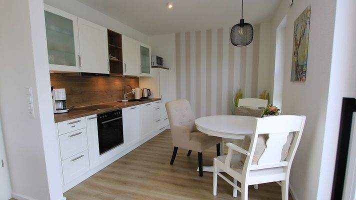 Küche inkl. hochwertiger Einbauküche und Essbereich