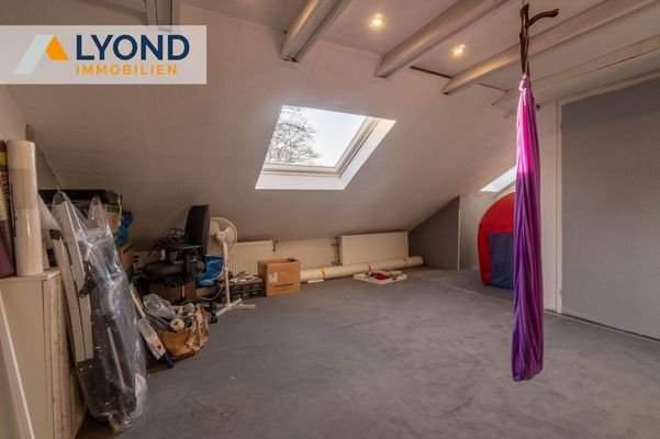 LYD 3588 - 11 Zimmer DG