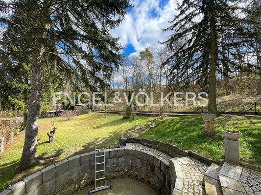 ehemaliger Pool / Grundstück