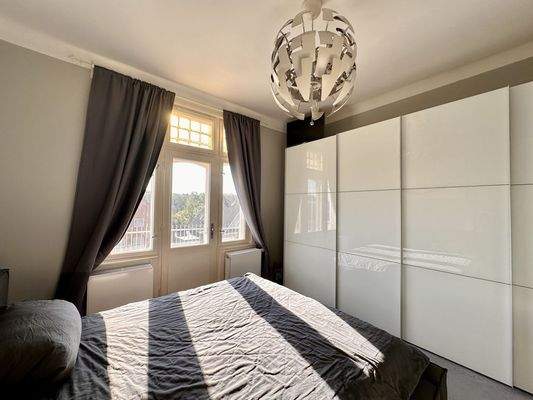 Schlafzimmer 1 mit Balkon im OG