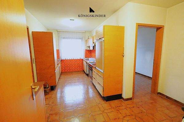 ...und direkt daneben: die Küche - sehr praktisch