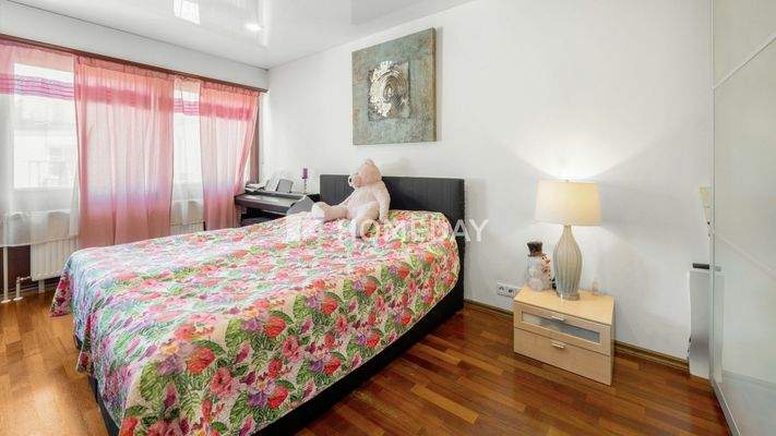 1. OG Schlafzimmer 1