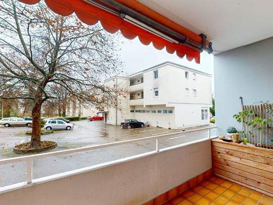 Balkon mit Blick auf Innenhof